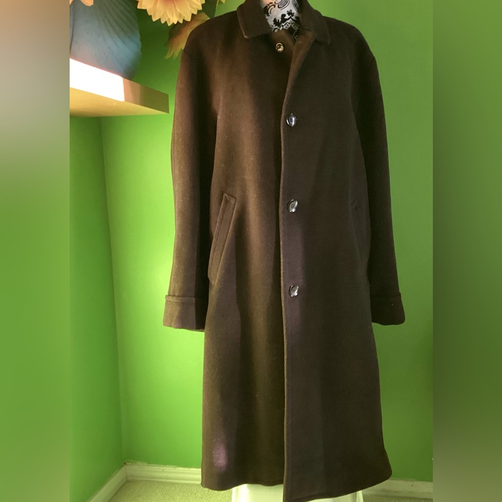 Size L-Xl winter coat. Vintage Thick wool with 20% polyester Thick satin lining